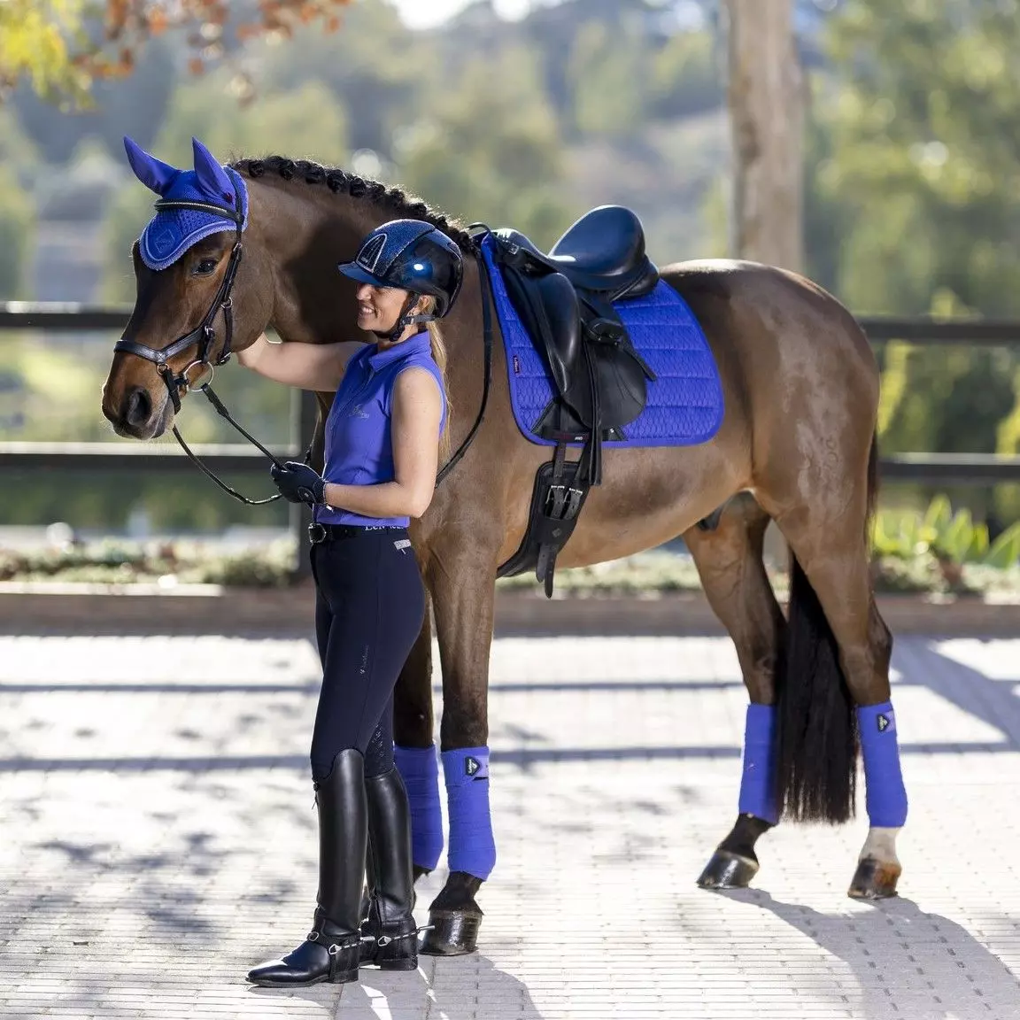 LeMieux Carbon Mesh Dressage Square 4 LeMieux Carbon Mesh Dressage Square - Image 2
